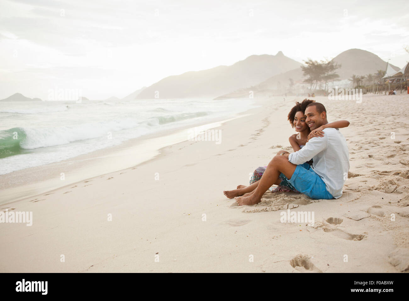 Paar am Strand, Rio De Janeiro, Brasilien Stockfoto