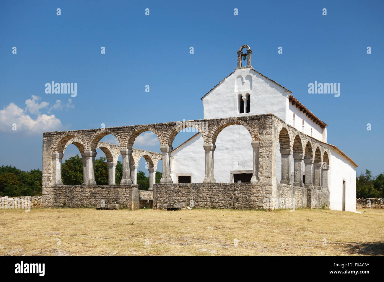 Mednjan, Istrien, Kroatien. 8c romanische Kirche von St. Fosca, ein Wallfahrtsort, der berühmt für seine Energie und heilende Kräfte Stockfoto