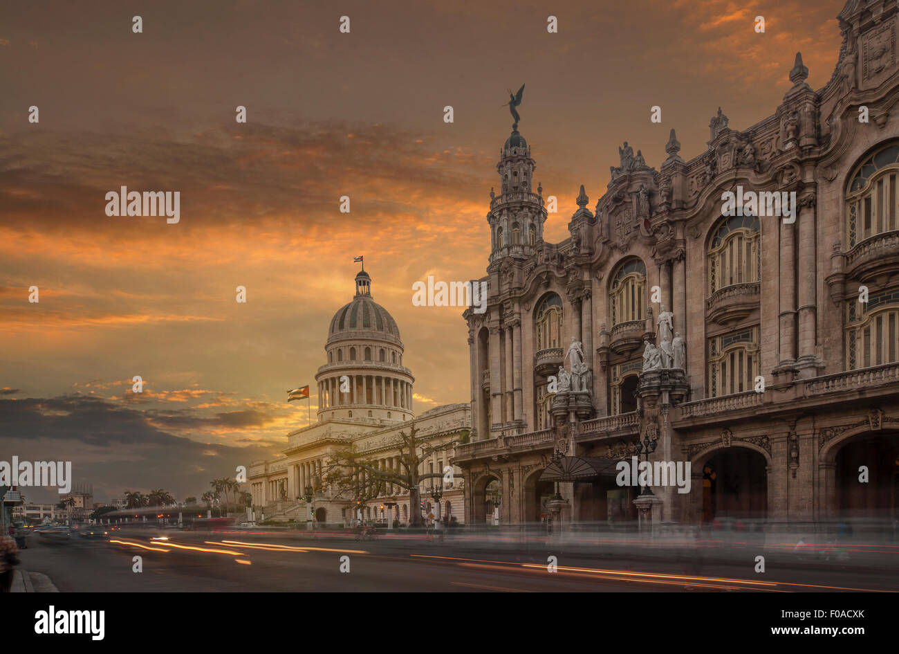 Das Kapitol und das Nationaltheater bei Sonnenuntergang, Havanna, Kuba Stockfoto