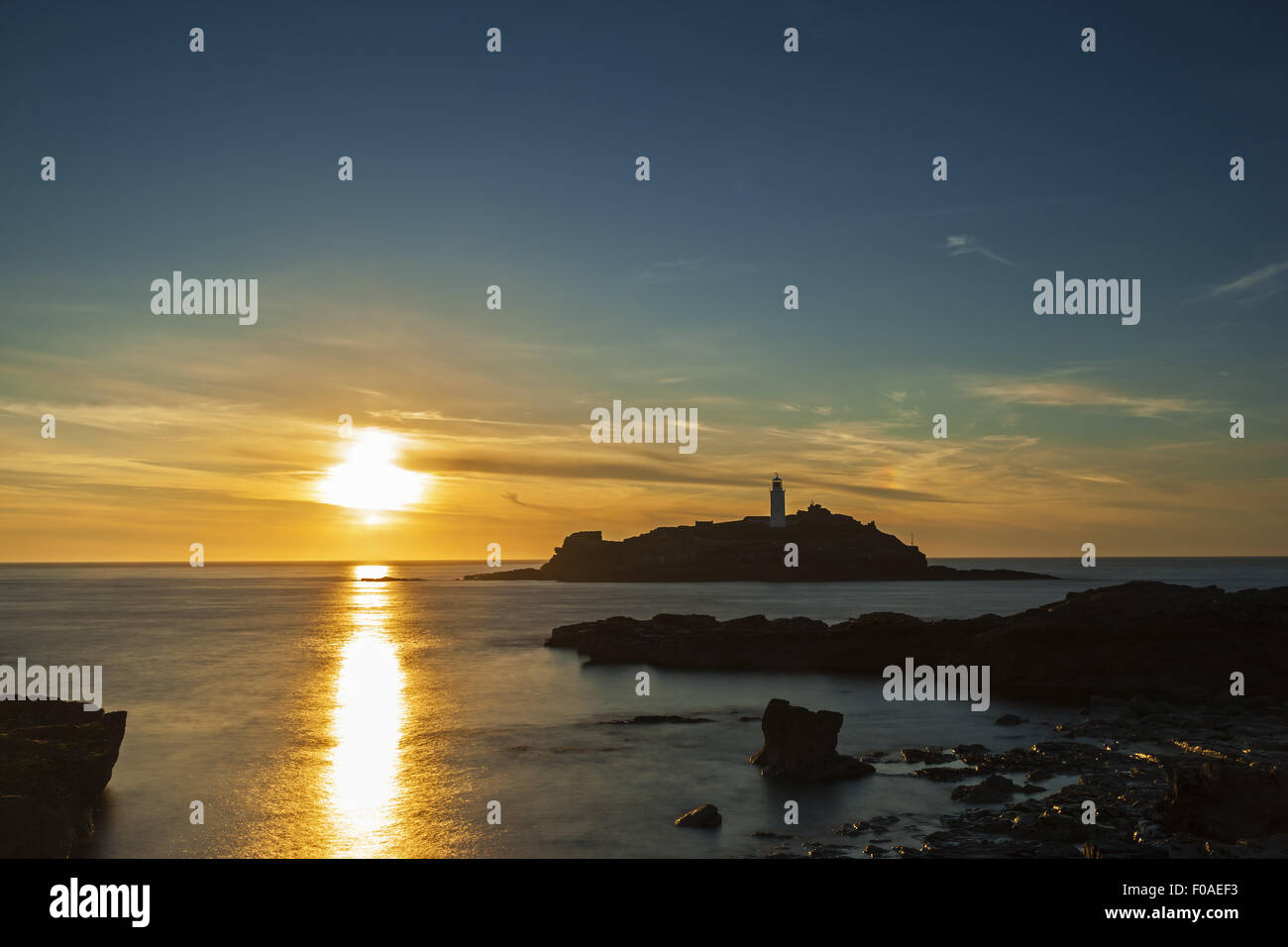 Sonnenuntergang über Godrevy Leuchtturm Stockfoto