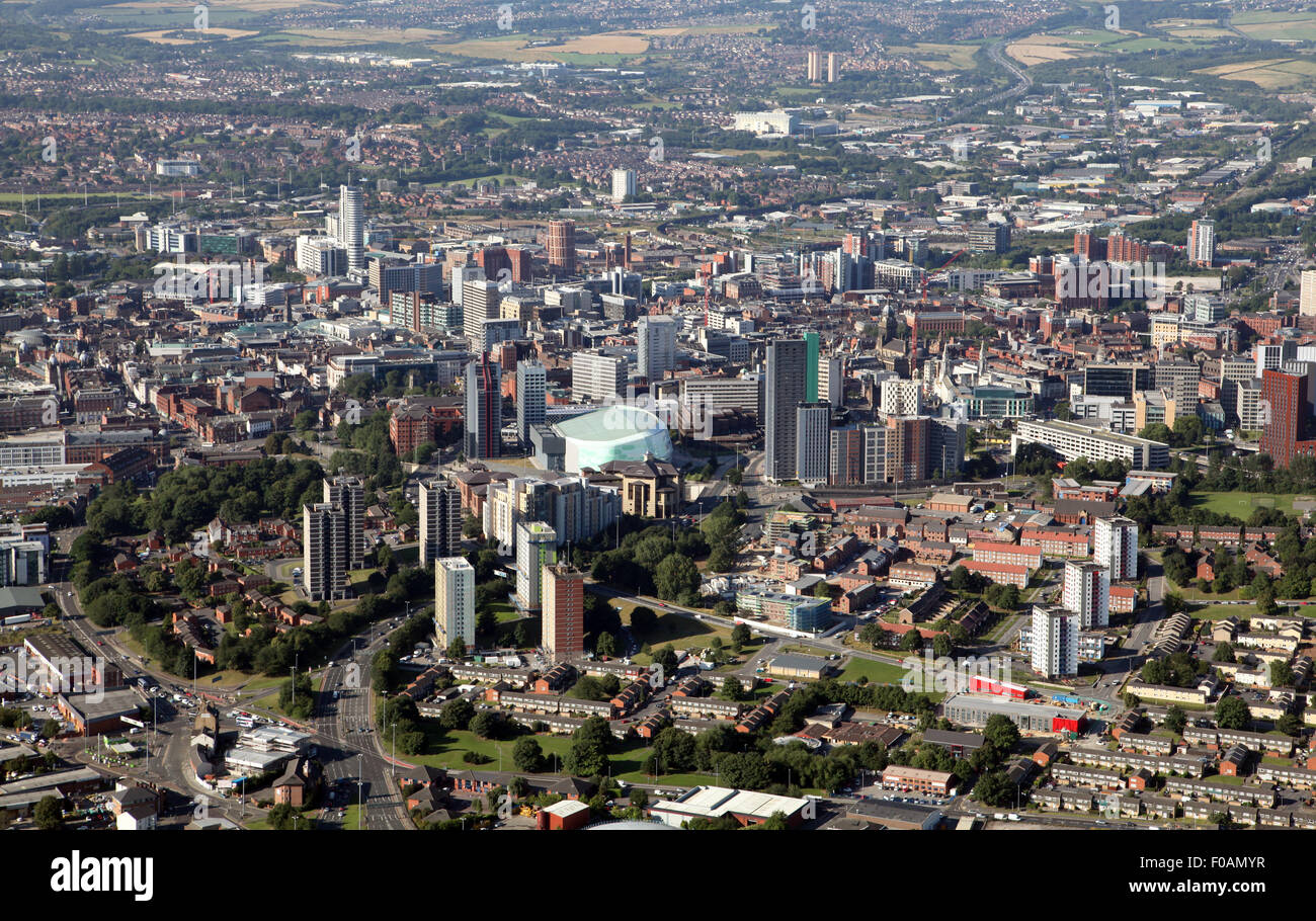 Luftaufnahme von Leeds City Zentrum Blick nach Süden von der FD erste direkte Arena zurück quer durch die Stadt, UK Stockfoto