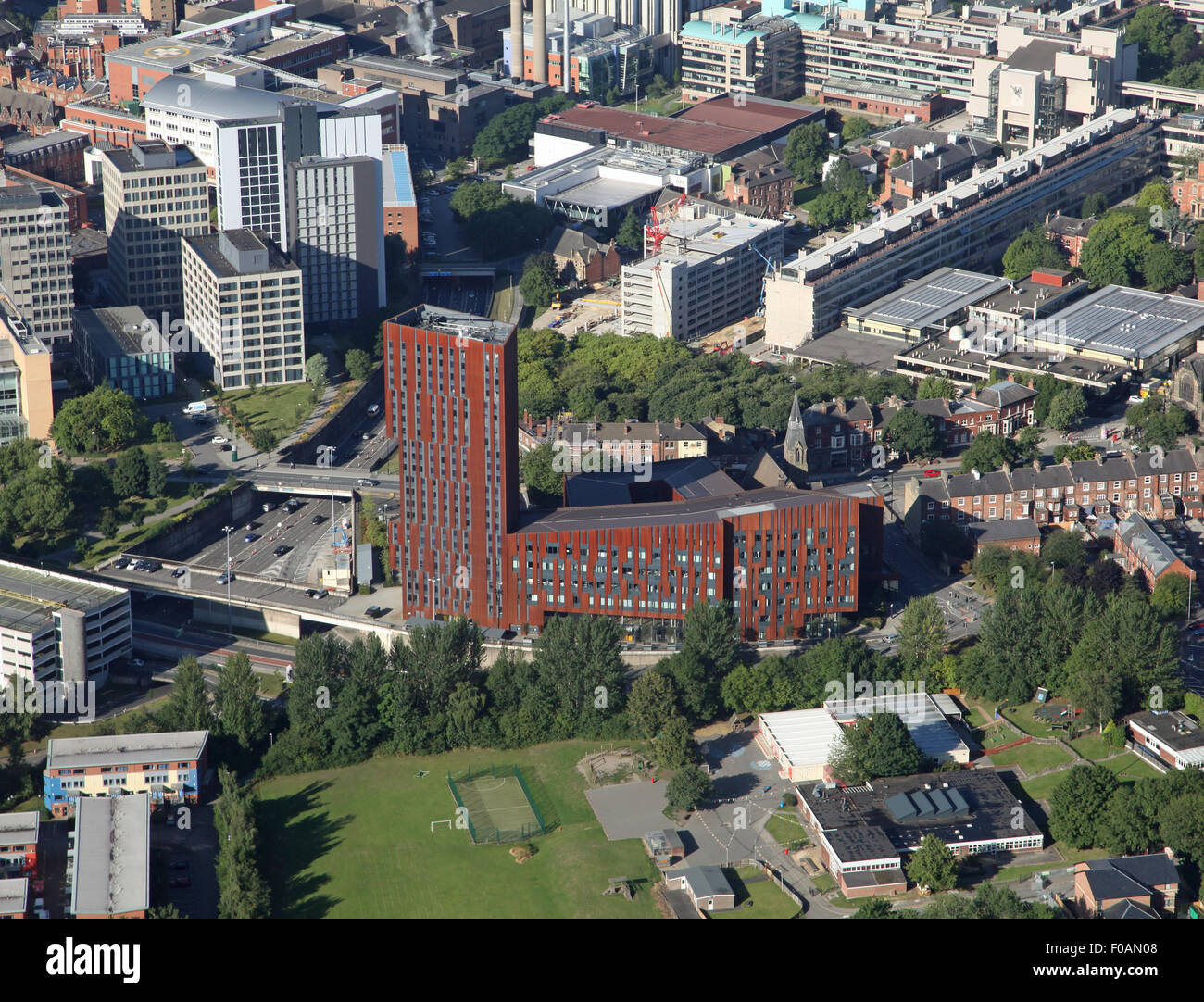 Luftaufnahme der Fernsehturm, Studentisches Wohnen für Beckett University of Leeds, West Yorkshire, Großbritannien Stockfoto