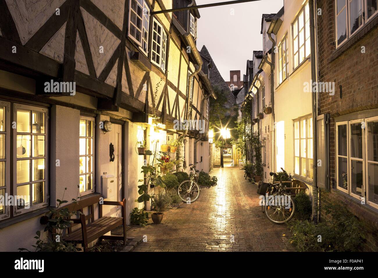 Blick auf die Gasse zwischen Bäckerei Gang in Schleswig Holstein, Deutschland Stockfoto