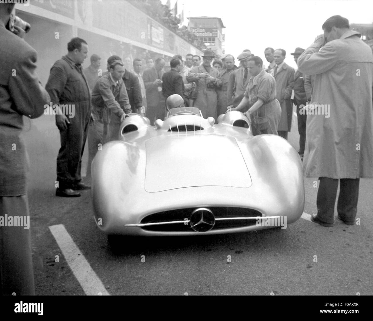 Französischen GP in Reims 1954 KLING UN-nummerierte MERCEDES STROMLINIENWAGEN Stockfoto