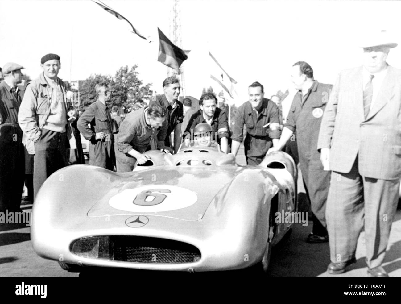 Deutschen GP in Berlin 1954, AVUS HERRMANN MERCEDES STROMLINIENWAGEN NEUBAUER Stockfoto