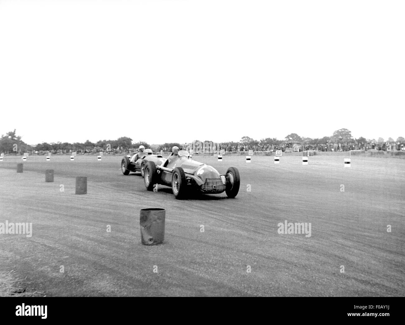 GP von Großbritannien Silverstone 1951, BONETTO ALFA ROMEO 158 und VILLORESI FERRARI 375 Stockfoto