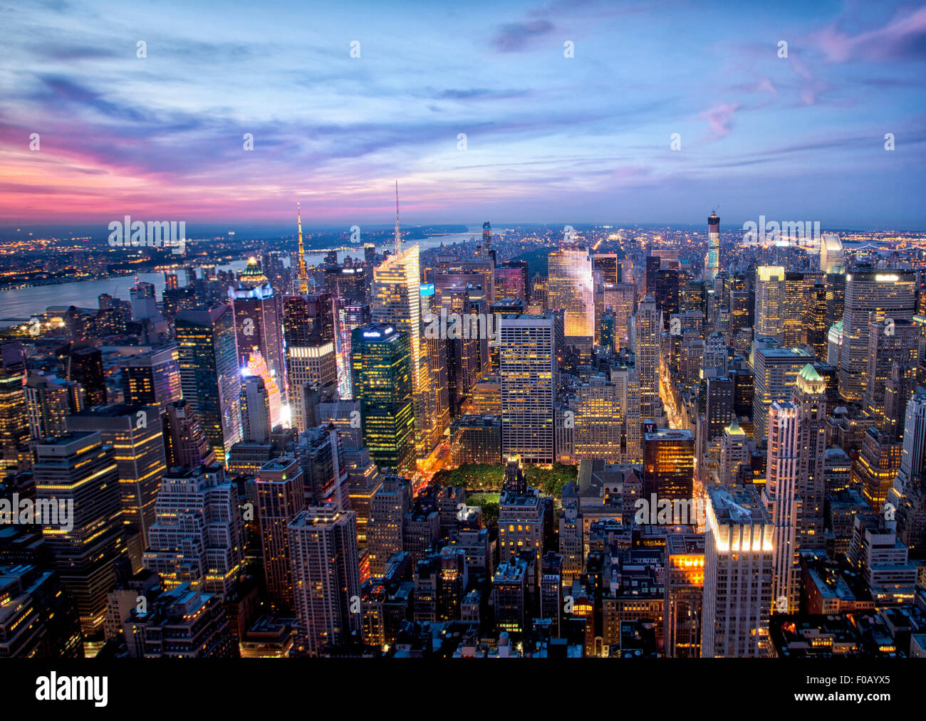 Sonnenuntergang Skyline von New York das Empire State Building entnommen Stockfoto