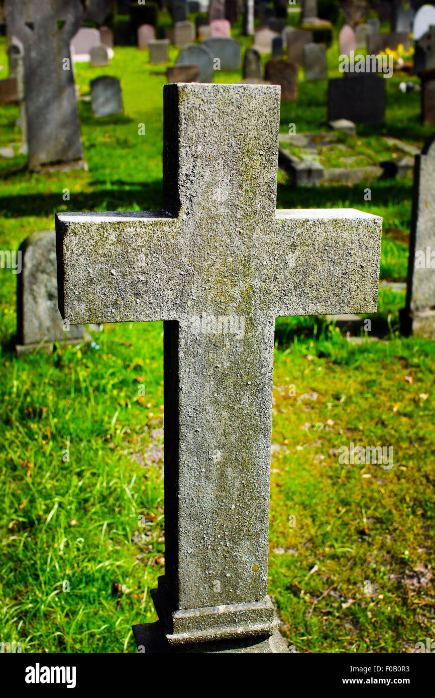 Friedhof mit Reihen von kreuzen Stockfoto