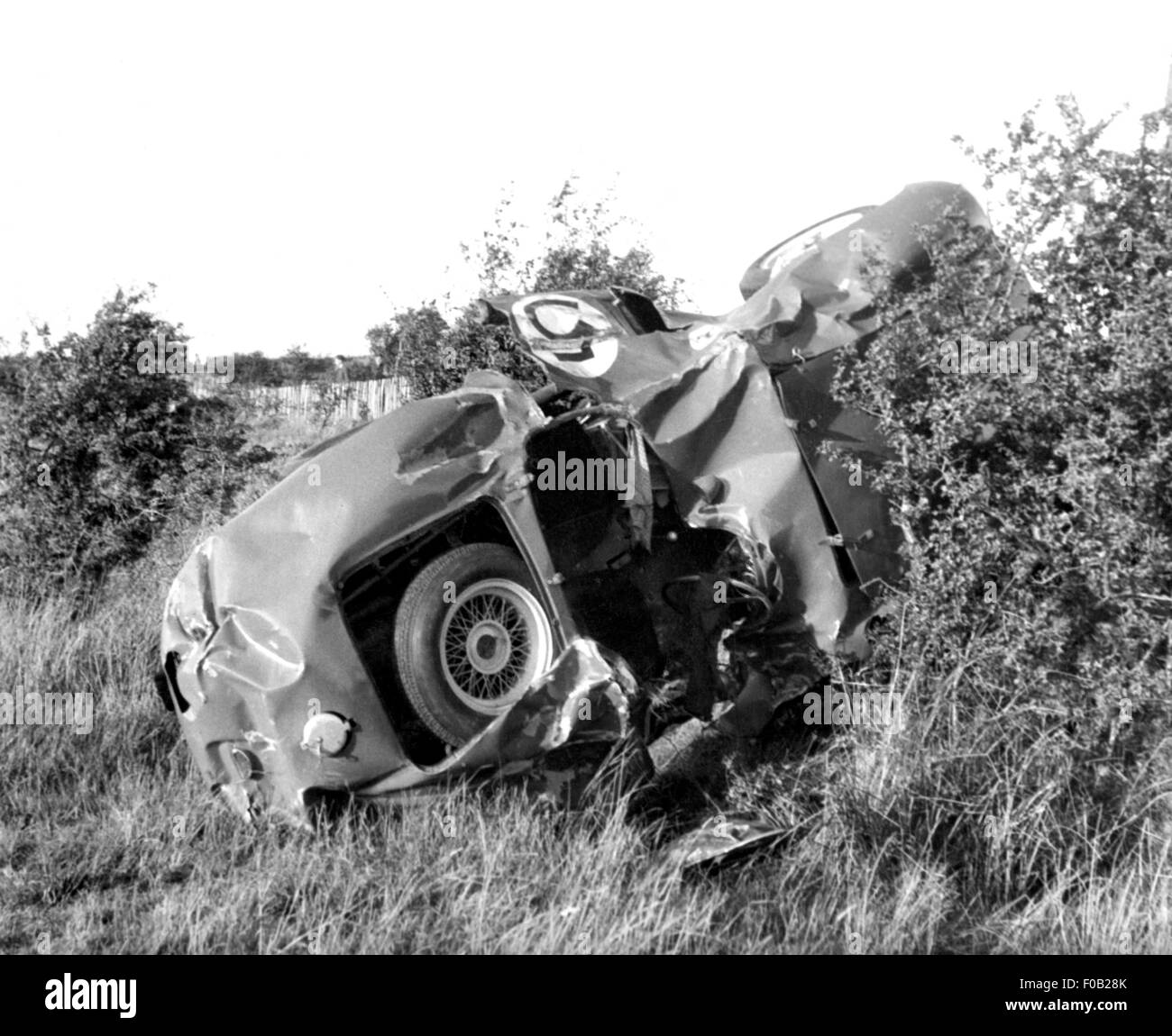 Abgestürzte Ferrari von Oliver Gendebien bei 1955 Dundrod TT Stockfoto