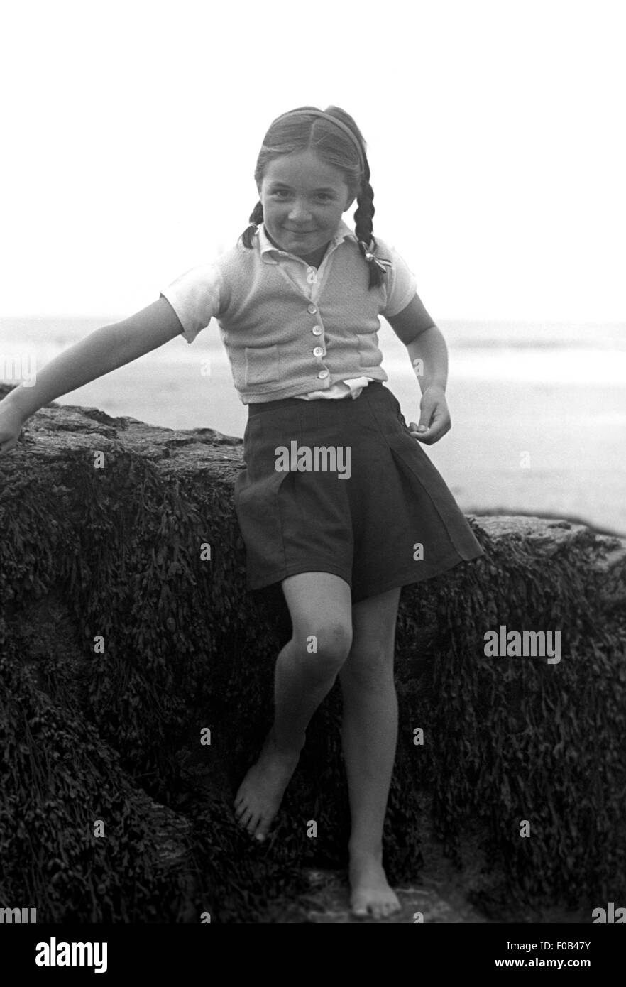 Ein junges Mädchen am Meer Stockfoto