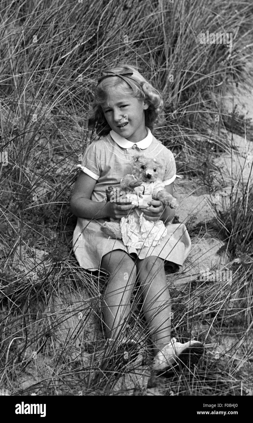 Junges Mädchen in den Dünen. Stockfoto