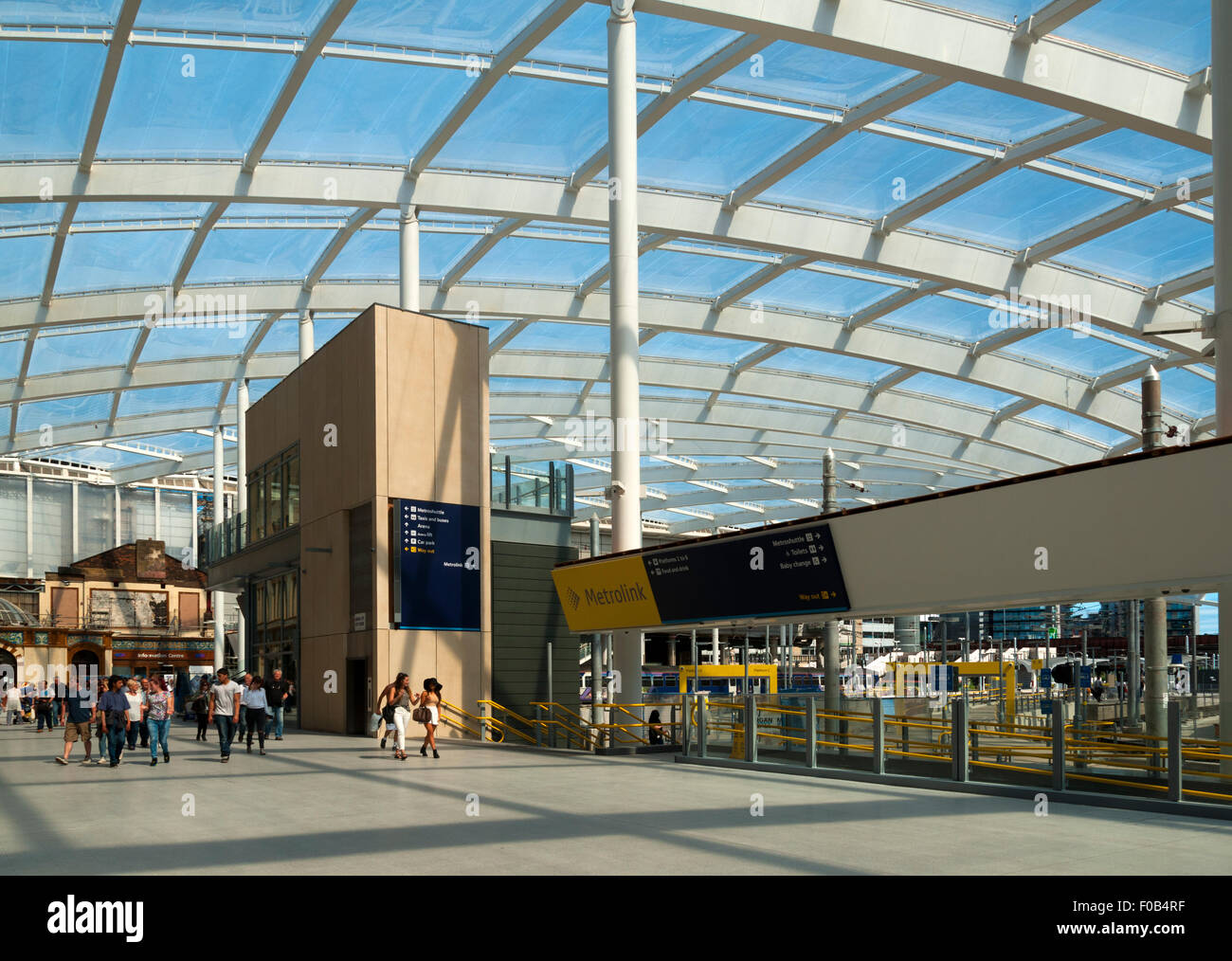 Haupthalle und das neue ETFE-Dach nach der Sanierung funktioniert, Victoria Station, Manchester, England, UK Stockfoto