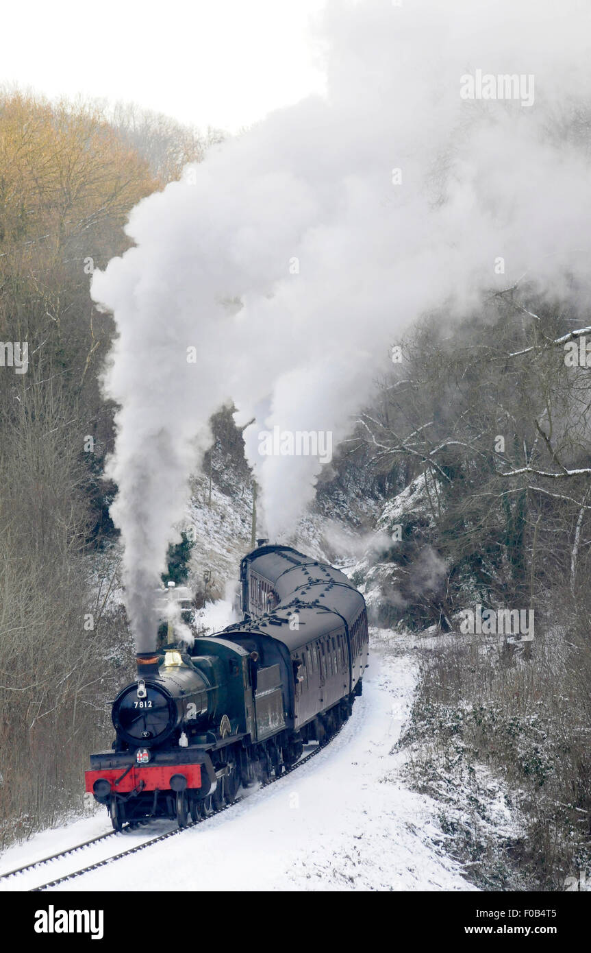 Severn Valley Railway Highley Station Winter Schnee GWR 7800 Klasse Dampf Lok 7812 Erlestoke Manor Stockfoto