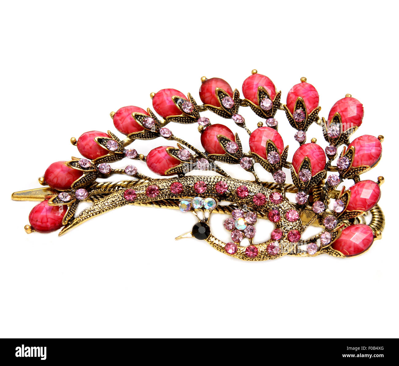Schöne Metall-Haarspange mit rose Steinen, weißen Hintergrund in Form von einem Pfau Stockfoto