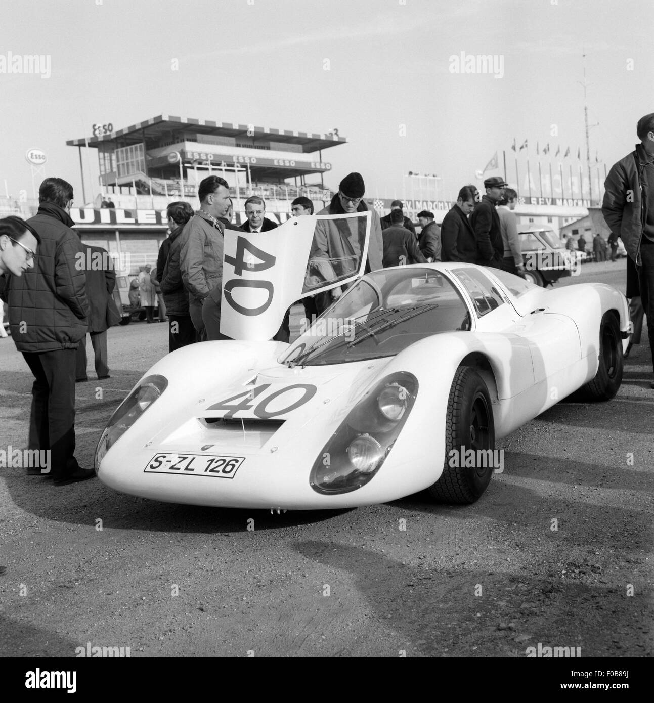 24-Stunden-Rennen von Le Mans 11. Juni 1967.  Jochen Rindt, Gerhard Mitter - Porsche 907 - Rentner Stockfoto