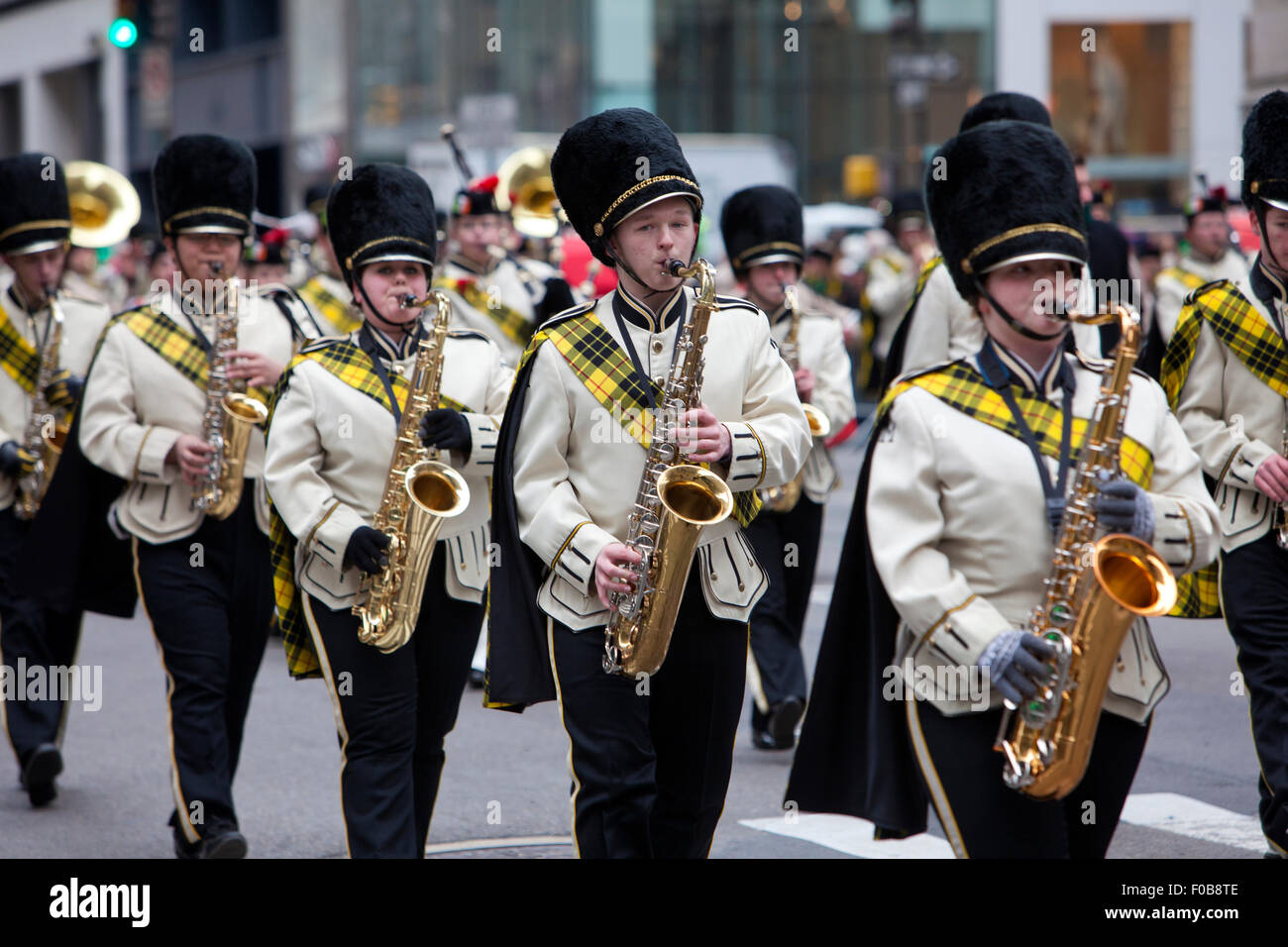 NEW YORK, NY, USA - 17. März 2014: Der jährliche St. Patricks Day Parade entlang der fifth Avenue in New York City. Stockfoto
