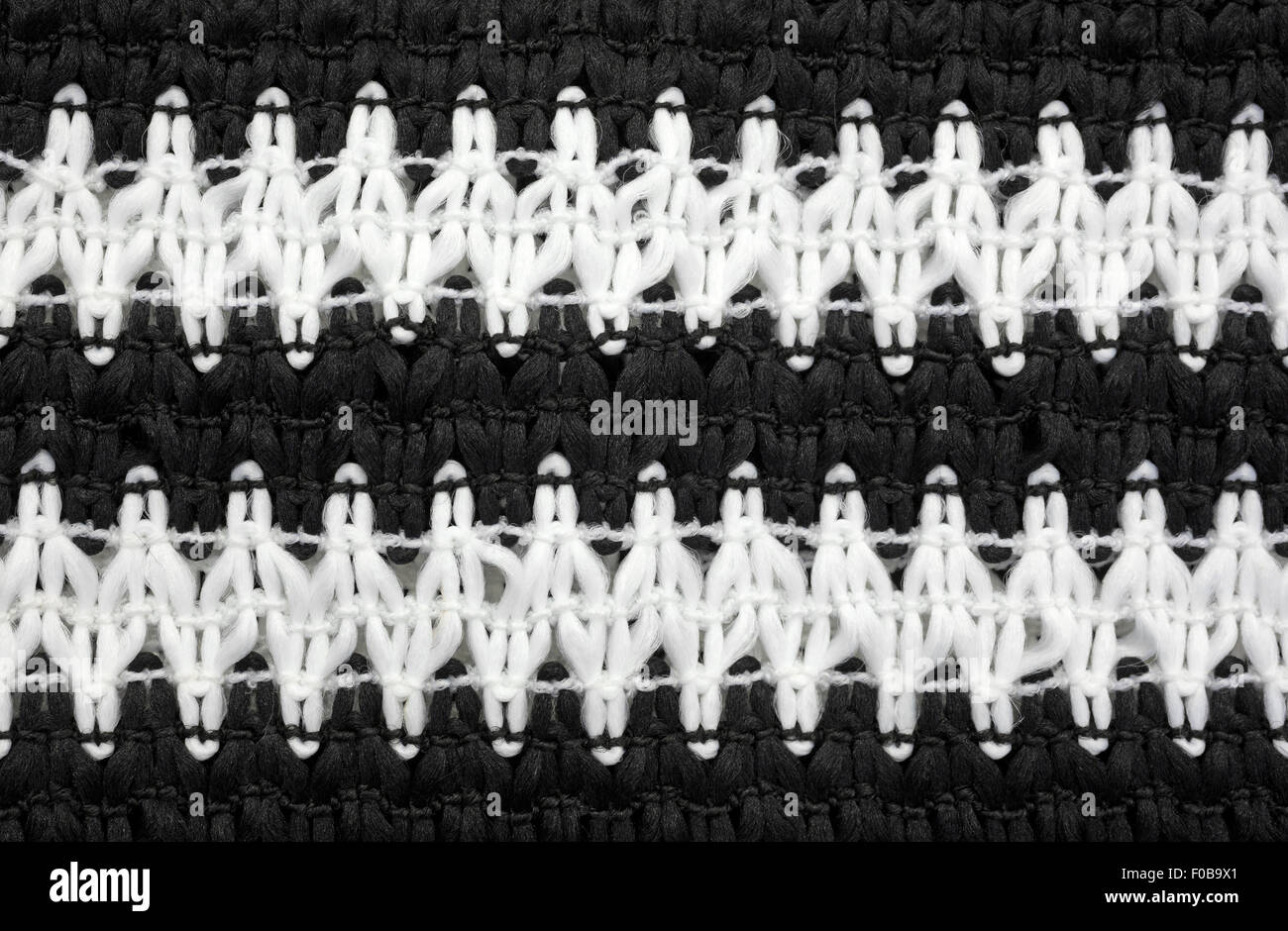 Ganz in der Nähe Blick auf schwarzen und weißen Garn Stirnband. Stockfoto