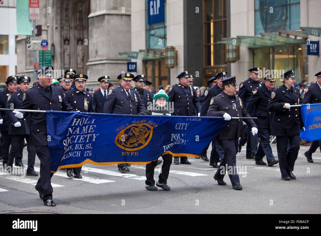 NEW YORK, NY, USA - 17. März 2014: Der jährliche St. Patricks Day Parade entlang der fifth Avenue in New York City. Stockfoto