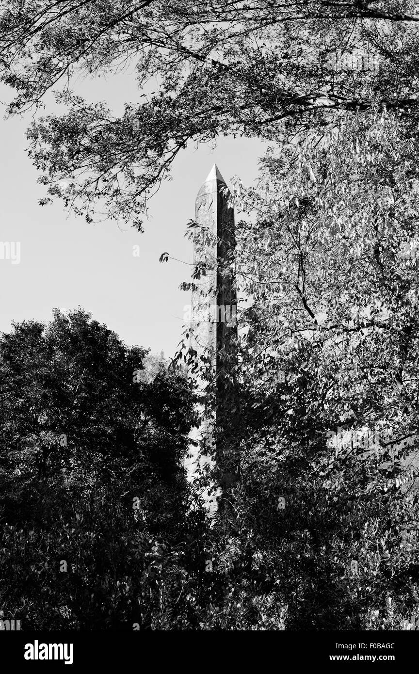 Der ägyptische Obelisk, bekannt als Cleopatras Nadel in Manhattan Central Park New York City in schwarz und weiß mit Textfreiraum Stockfoto