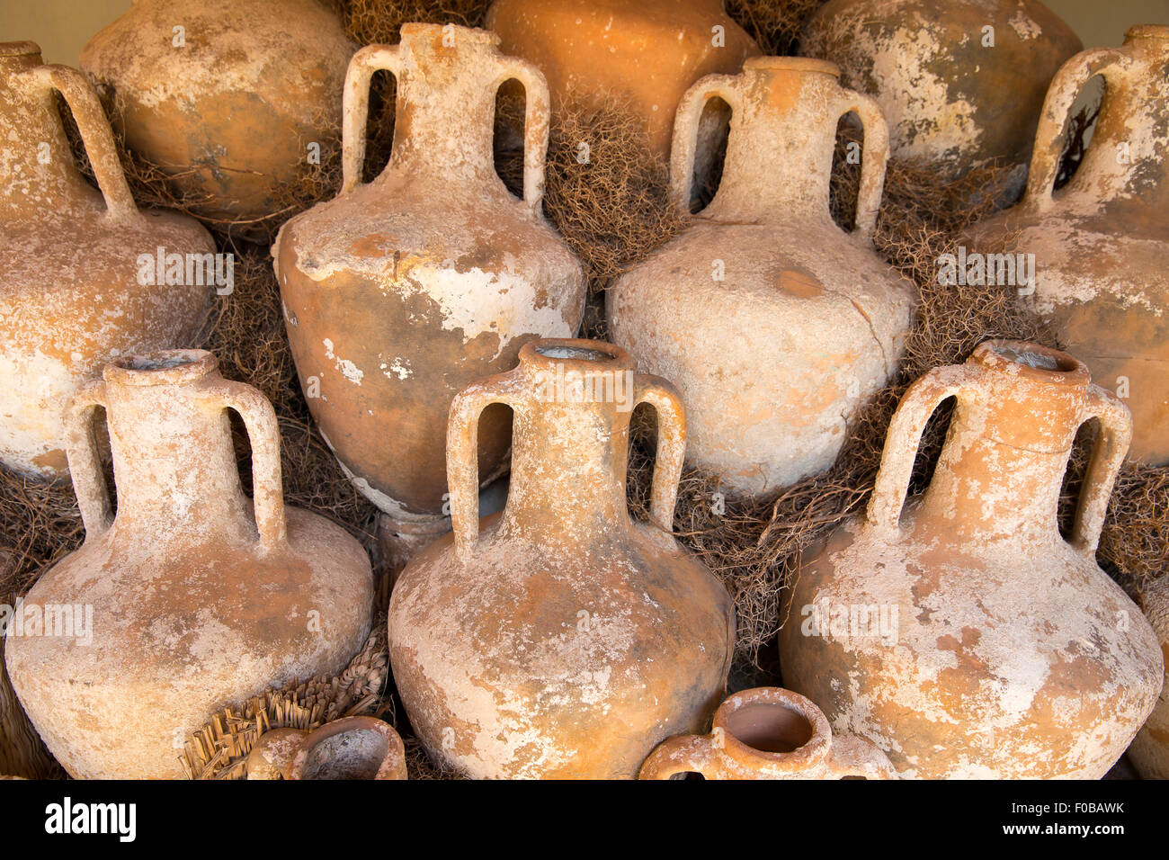 Antike Keramik Wein Amphoren gefunden in den Ruinen in Bodrum Burg, ägäischen Küste der Türkei Stockfoto