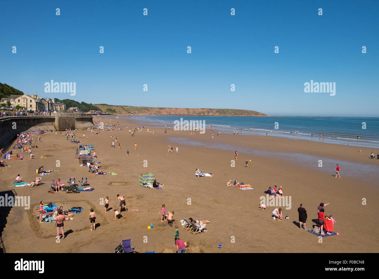 Filey Beach in North Yorkshire an einem sonnigen Sommertag Stockfoto