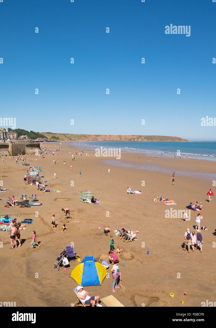 Filey Beach in North Yorkshire an einem sonnigen Sommertag Stockfoto