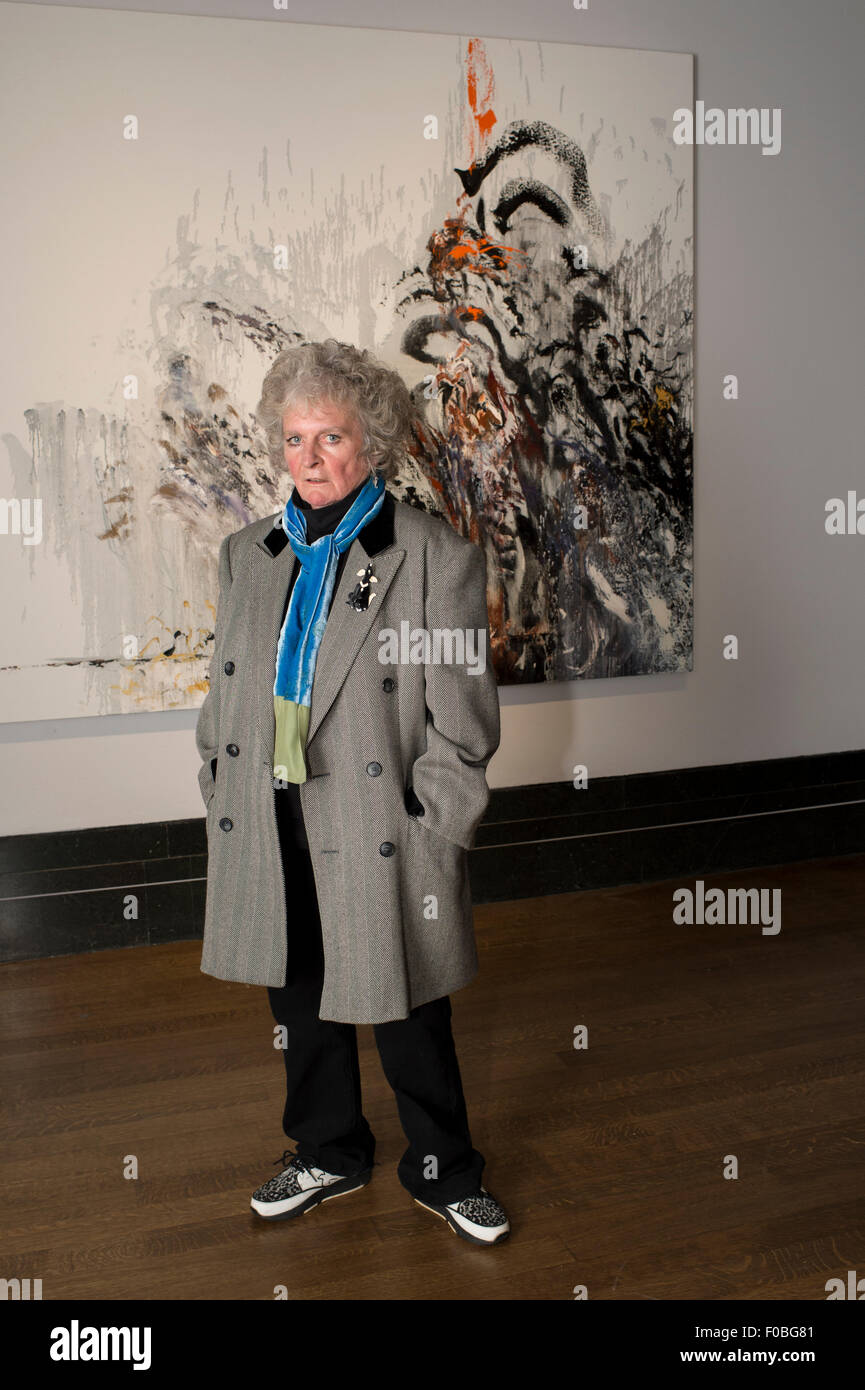 Künstler Maggi Hambling mit einigen ihrer Arbeit in der National Portrait Gallery angezeigt werden soll. Stockfoto