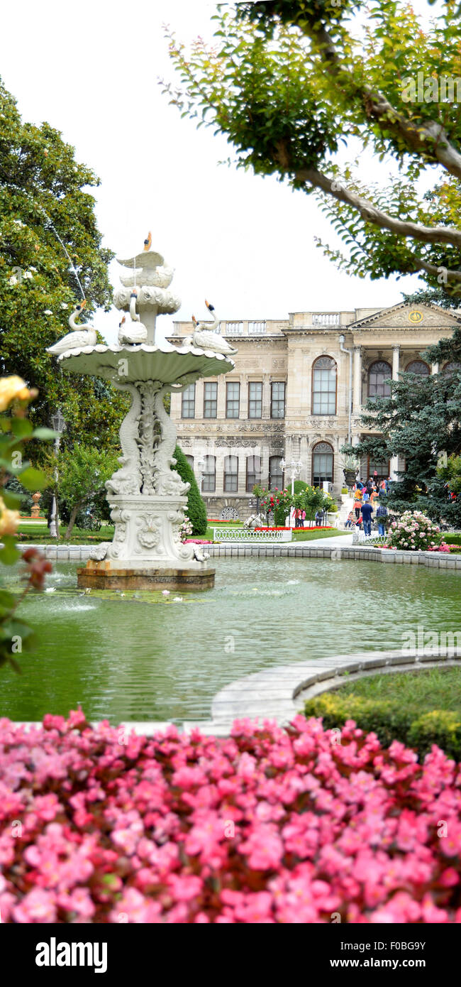 Dolmabahce Palast mit Brunnen, Istanbul, Türkei Stockfoto