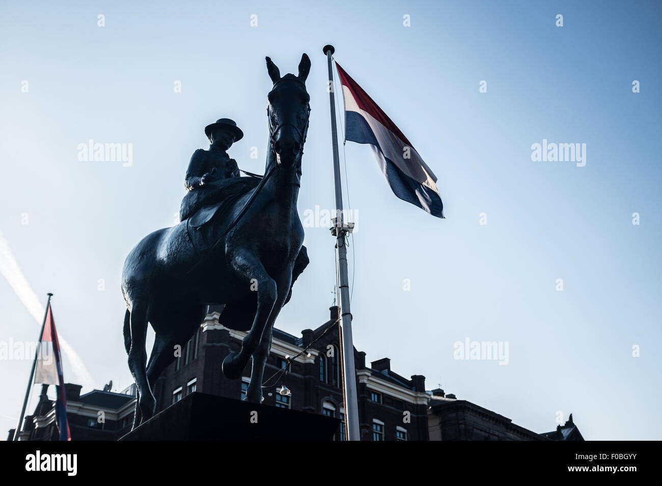 Statue von Wilhelmina auf einem Pferd am Rokin - Amsterdam, Niederlande, Europa Stockfoto