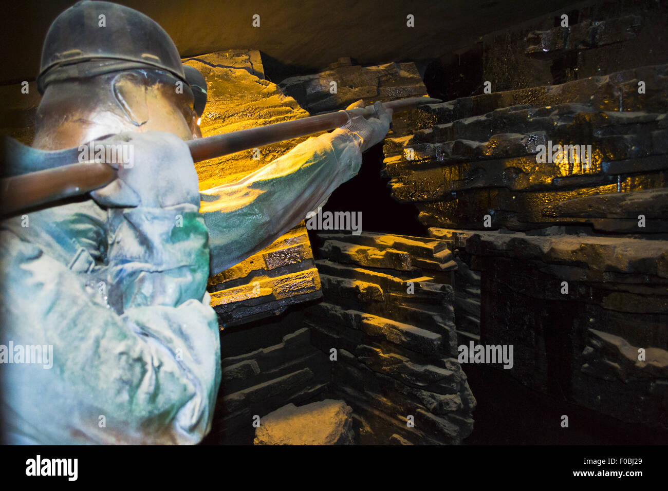 Bergarbeiter bei der Kommissionierung Kohle In meine Arbeit Stockfoto