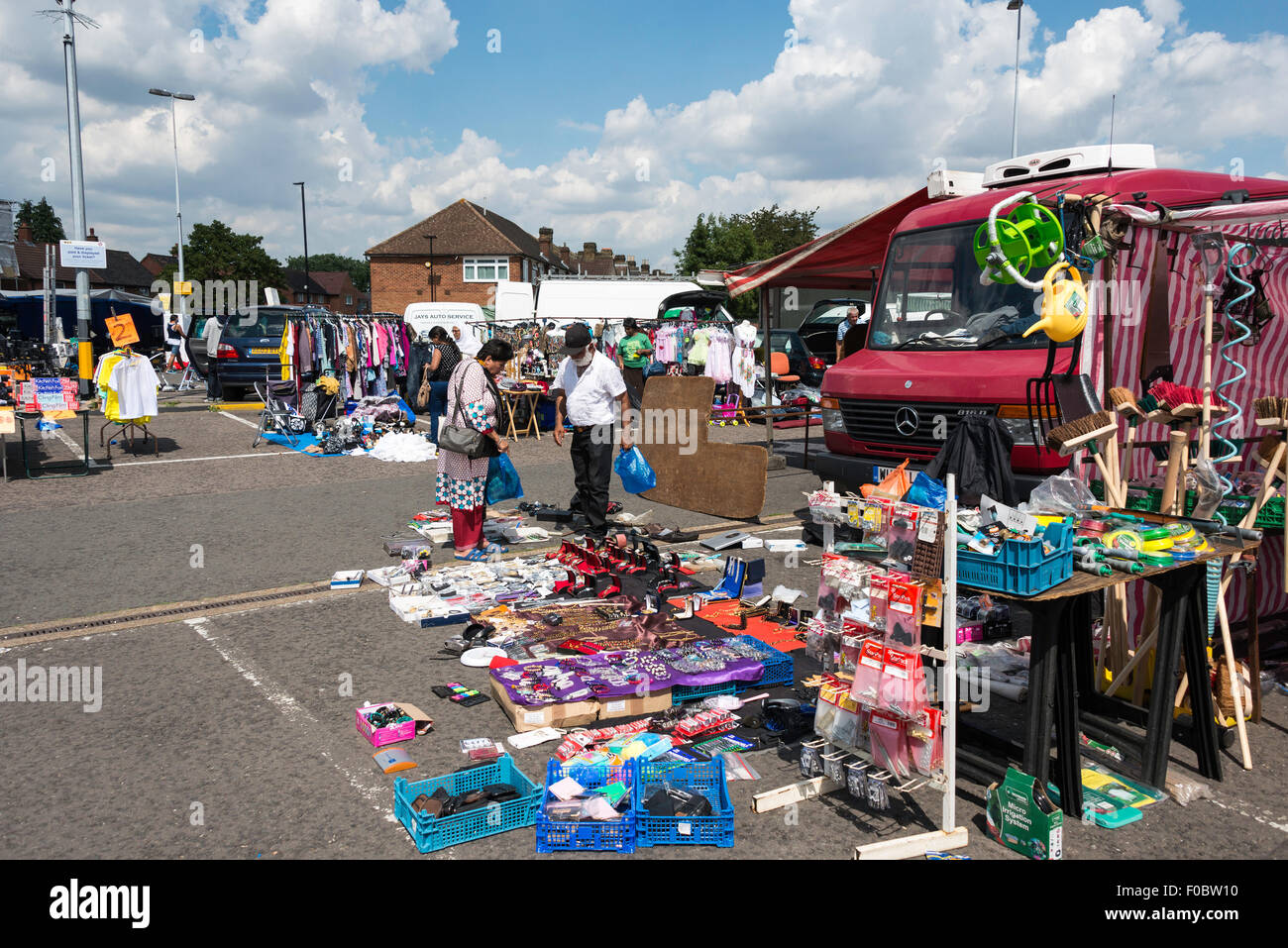 Hounslow West Parkplatz Auto Boot Markt, Hounslow West London Borough of Hounslow, Greater London, England, United Kingdom Stockfoto
