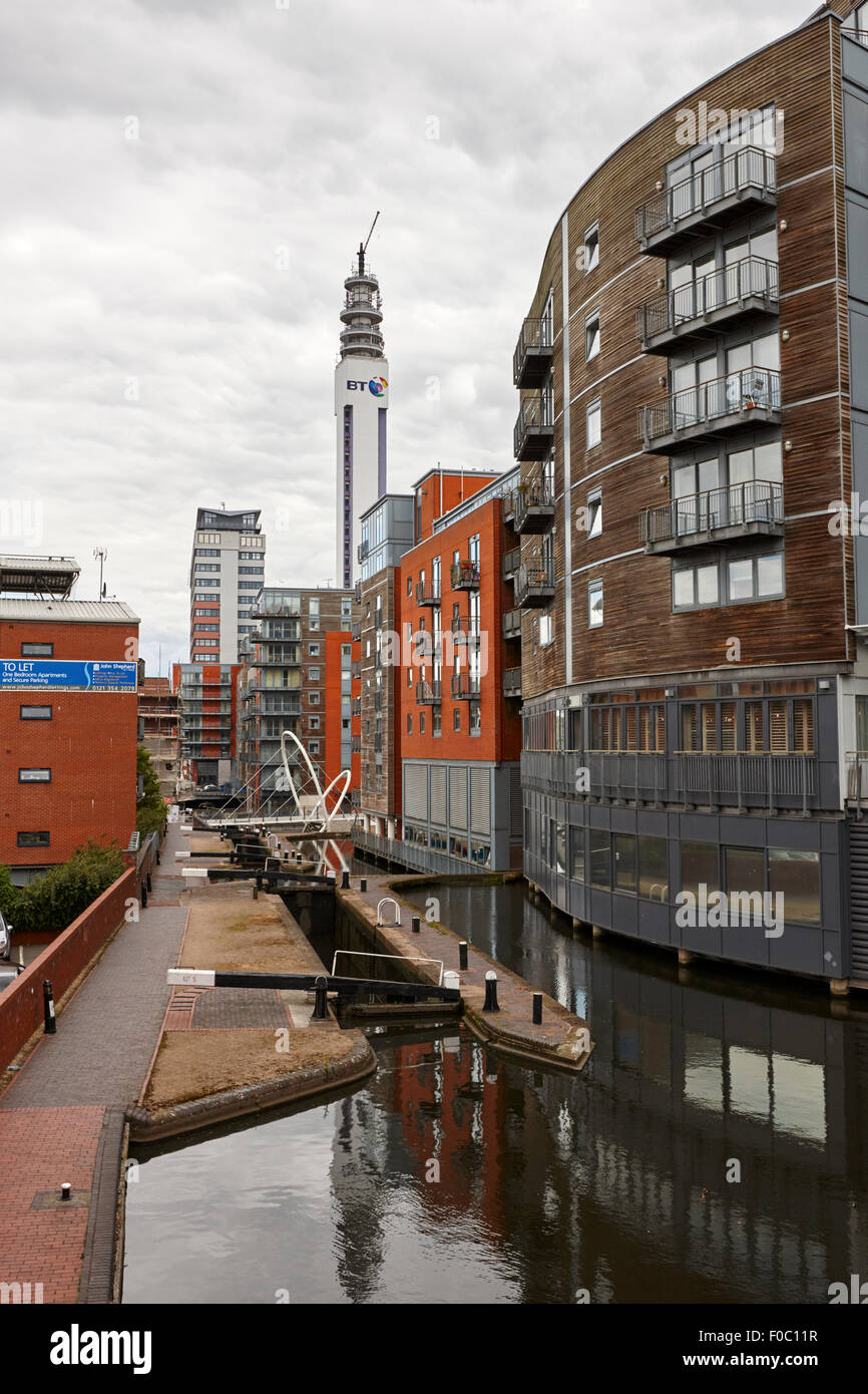 Birmingham-Bcn-Kanal und Schleusen durch die Innenstadt UK Stockfoto
