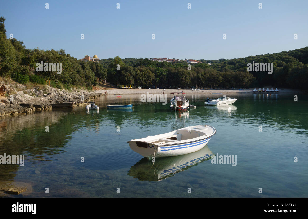 Istrien, Kroatien. Bucht in Duga Uvala an der weitgehend unerschlossenen Ostküste Stockfoto