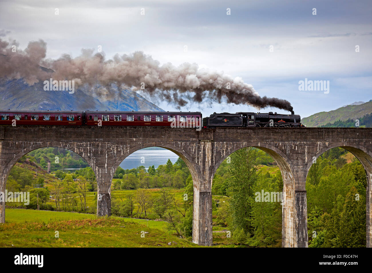 Jacobite Steam Train Glenfinnan Viadukt, Lochaber, Schottland Stockfoto