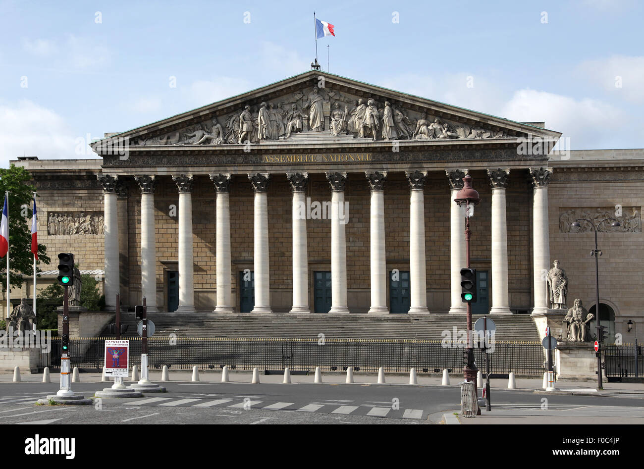 Der Palais Bourbon in Paris am linken Ufer der seine, Sitz der französischen Nationalversammlung.Unterer Gesetzgebungsraum der französischen Regierung. Stockfoto