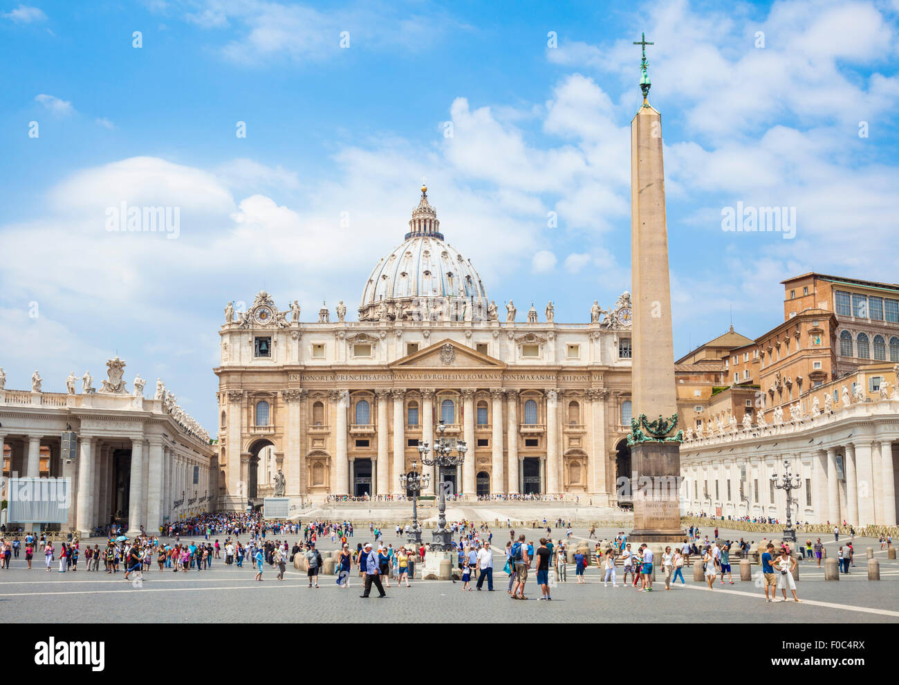 St. Peters Platz und St.-Peters-Basilika Vatikanstadt Rom Italien EU Europa Stockfoto