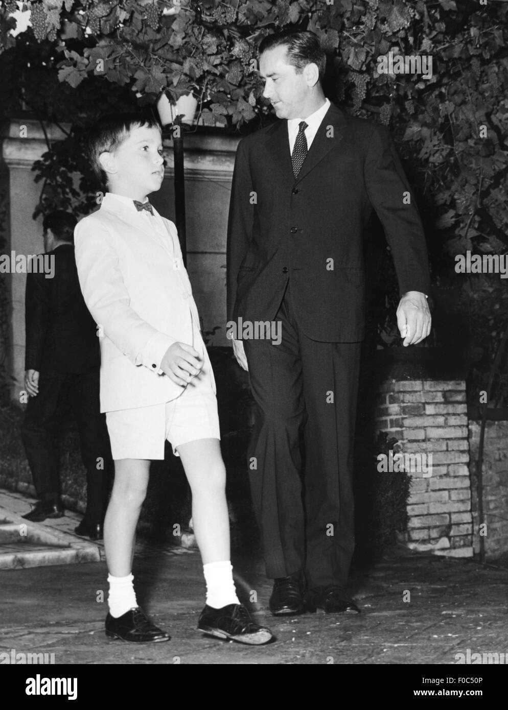 Lollobrigida, Gina, * 4.7.1927, italienische Schauspielerin, Ehemann Milko Skofic, Sohn Milko Jr., volle Länge, bei der Veranstaltung in der Musikschule, Rom, 1963, Stockfoto