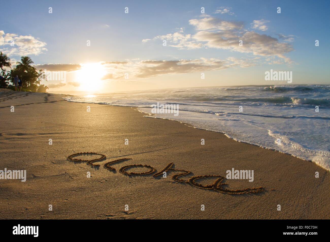 Aloha, geschrieben in den Sand am Strand, Hawaii Stockfoto