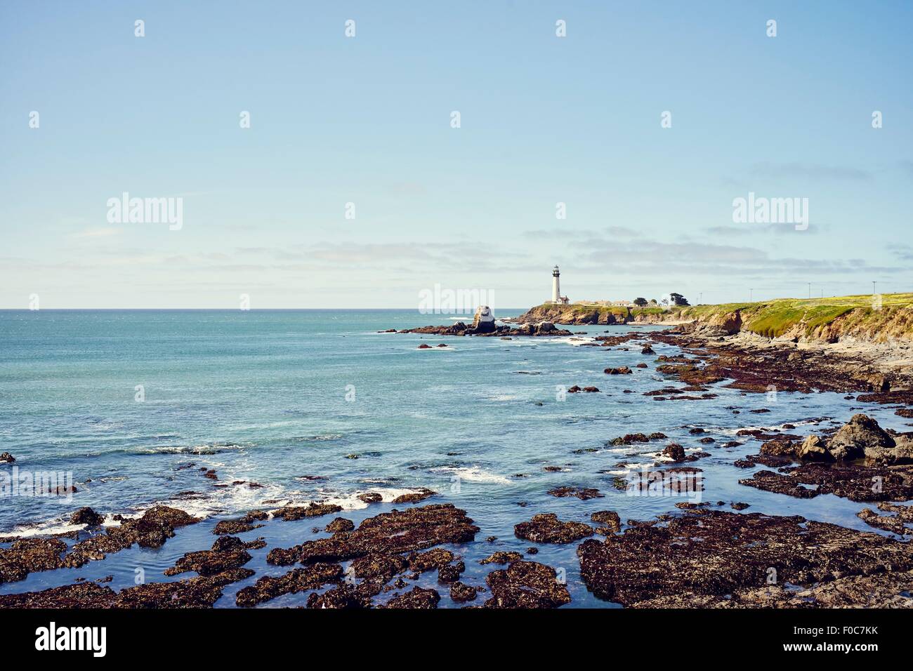 Fernblick über Pigeon Point Lighthouse, Kalifornien, USA Stockfoto