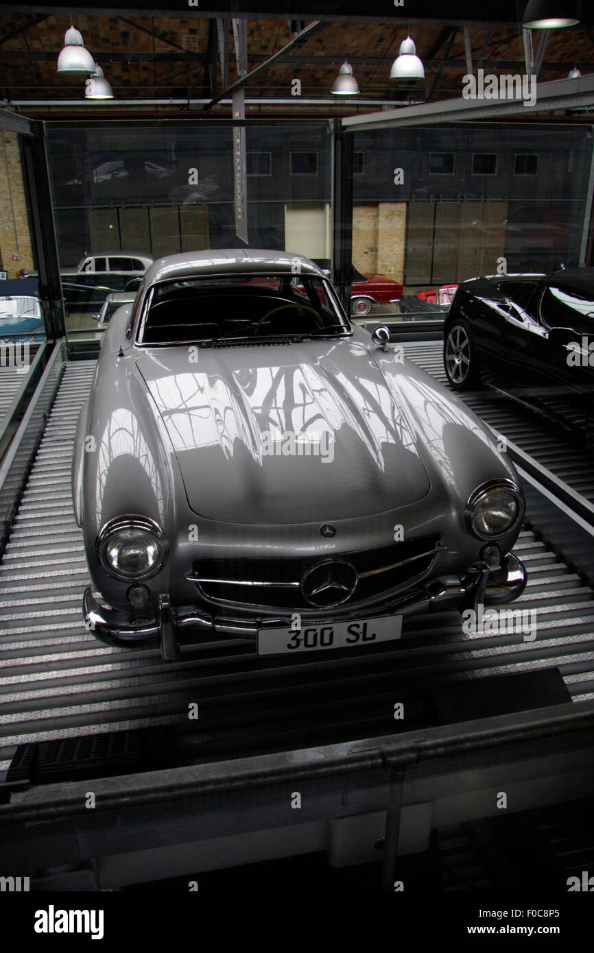 Einer der Legendaeren "Fluegeltuer"-Mercedes 300 SL, Dezember 2013, Berlin. Stockfoto