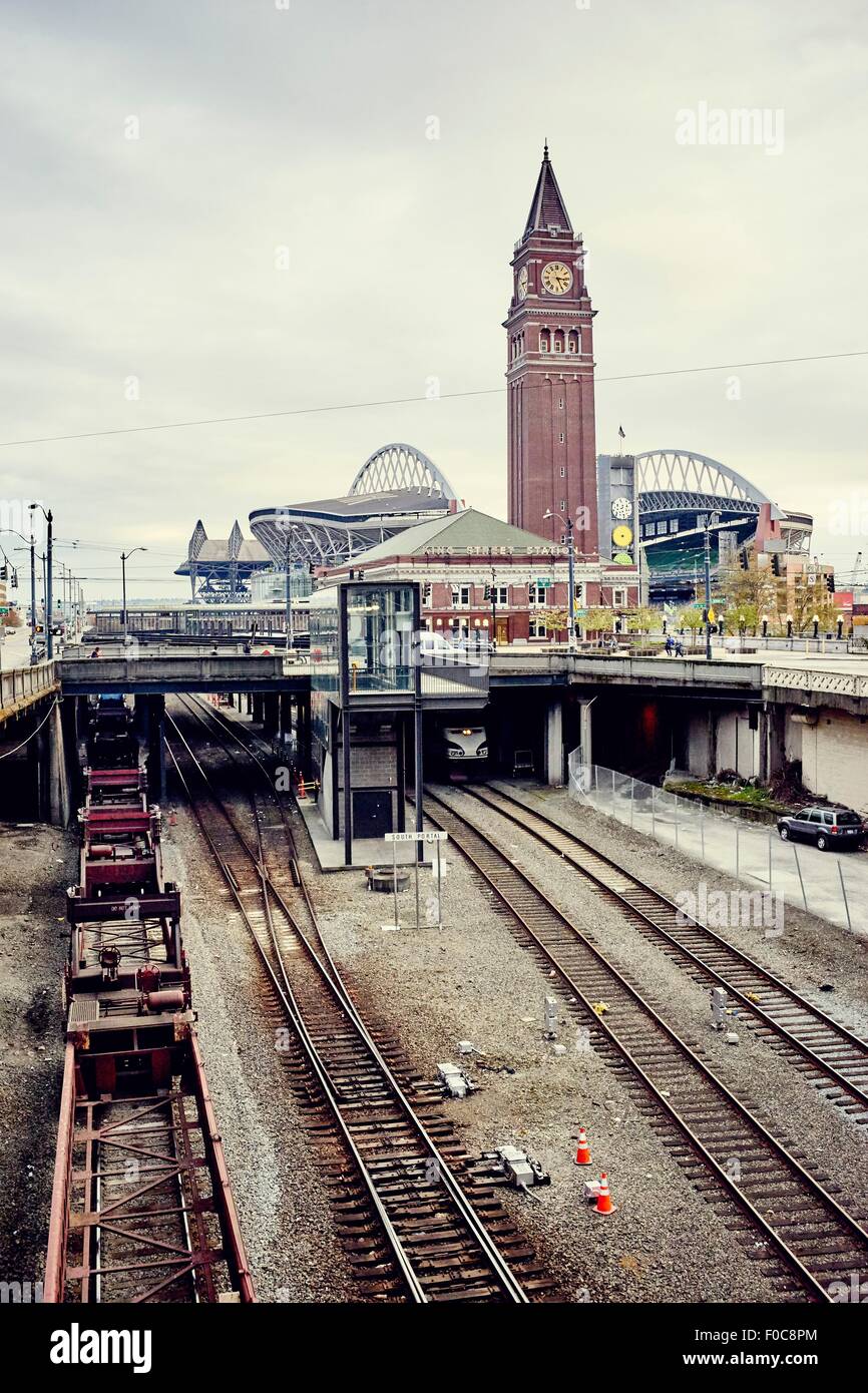 Ansicht der Bahnhof King Street und Centurylink Field Stadium, Seattle, Washington State, USA Stockfoto