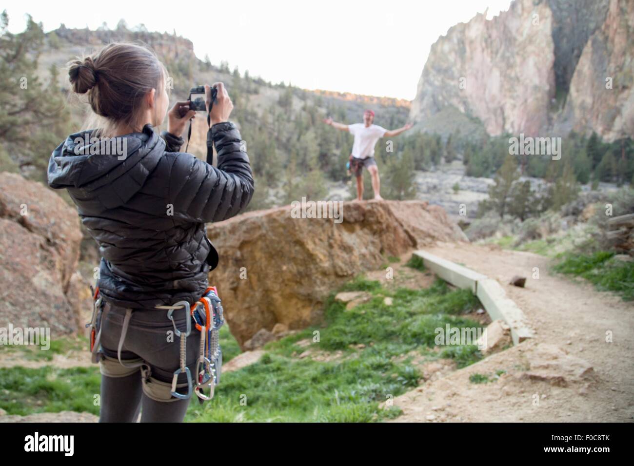 Kletterer mit fotografieren, Smith Rock State Park, Oregon Stockfoto Kletterer mit fotografieren, Smith Rock State Park, Oregon Stockfoto
