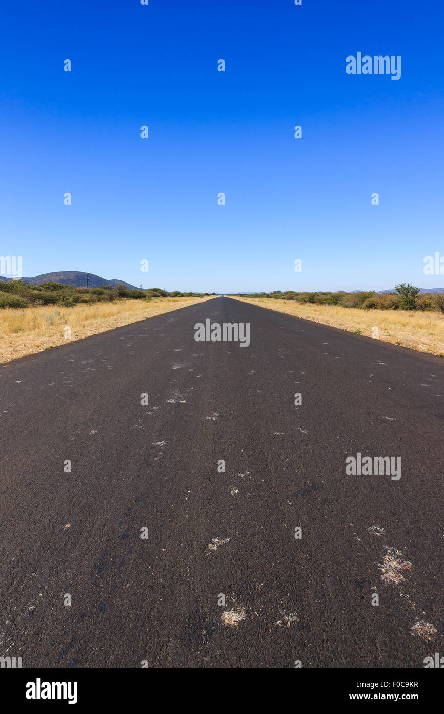 Empty tar road to nowhere Namibia, Africa. Stockfoto