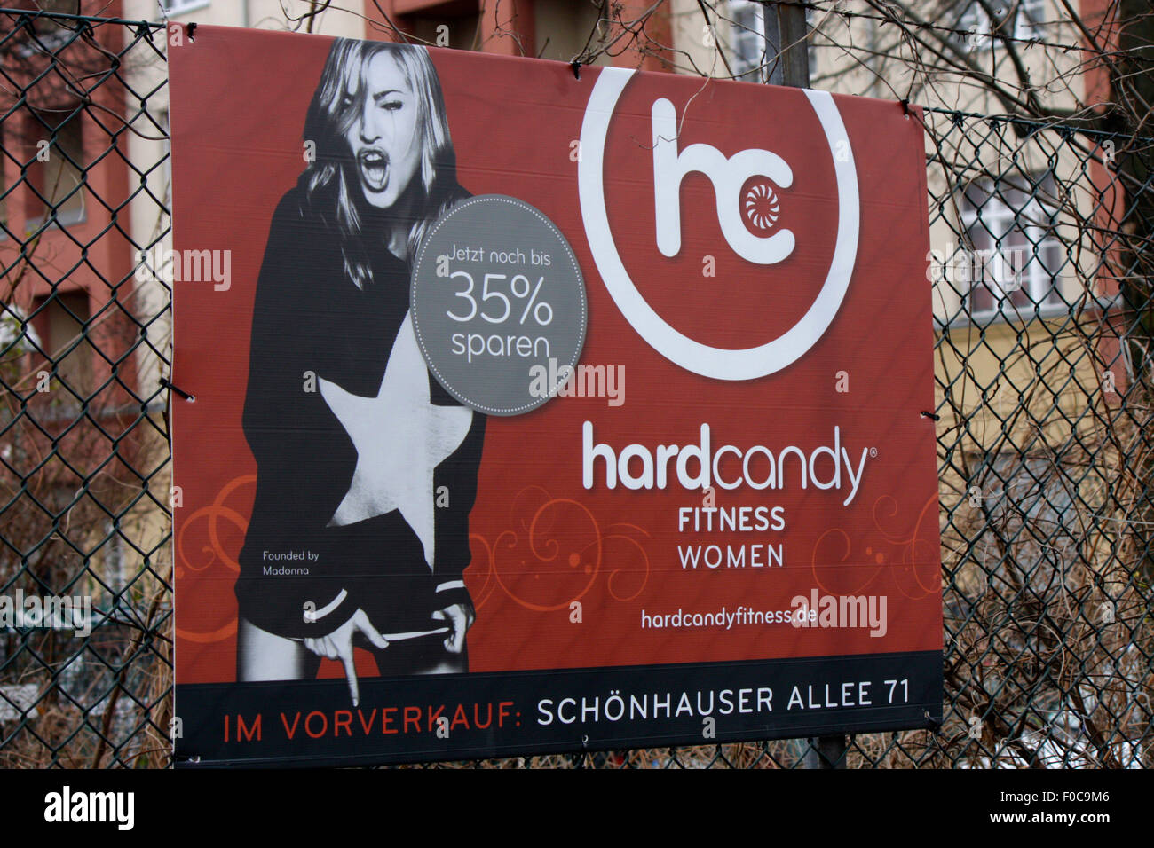 Werbung Fuer sterben von Madonna Betriebene Fitness Studio-Kette "hard Candy", Dezember 2013, Berlin. Stockfoto