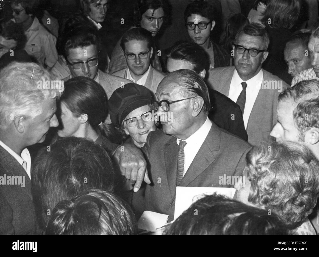 Niemoeller, Martin, 14.1.1892 - 6.3.1984, deutsche Theologin, mit Frau Elisabeth bei einer Veranstaltung, 1971, Stockfoto