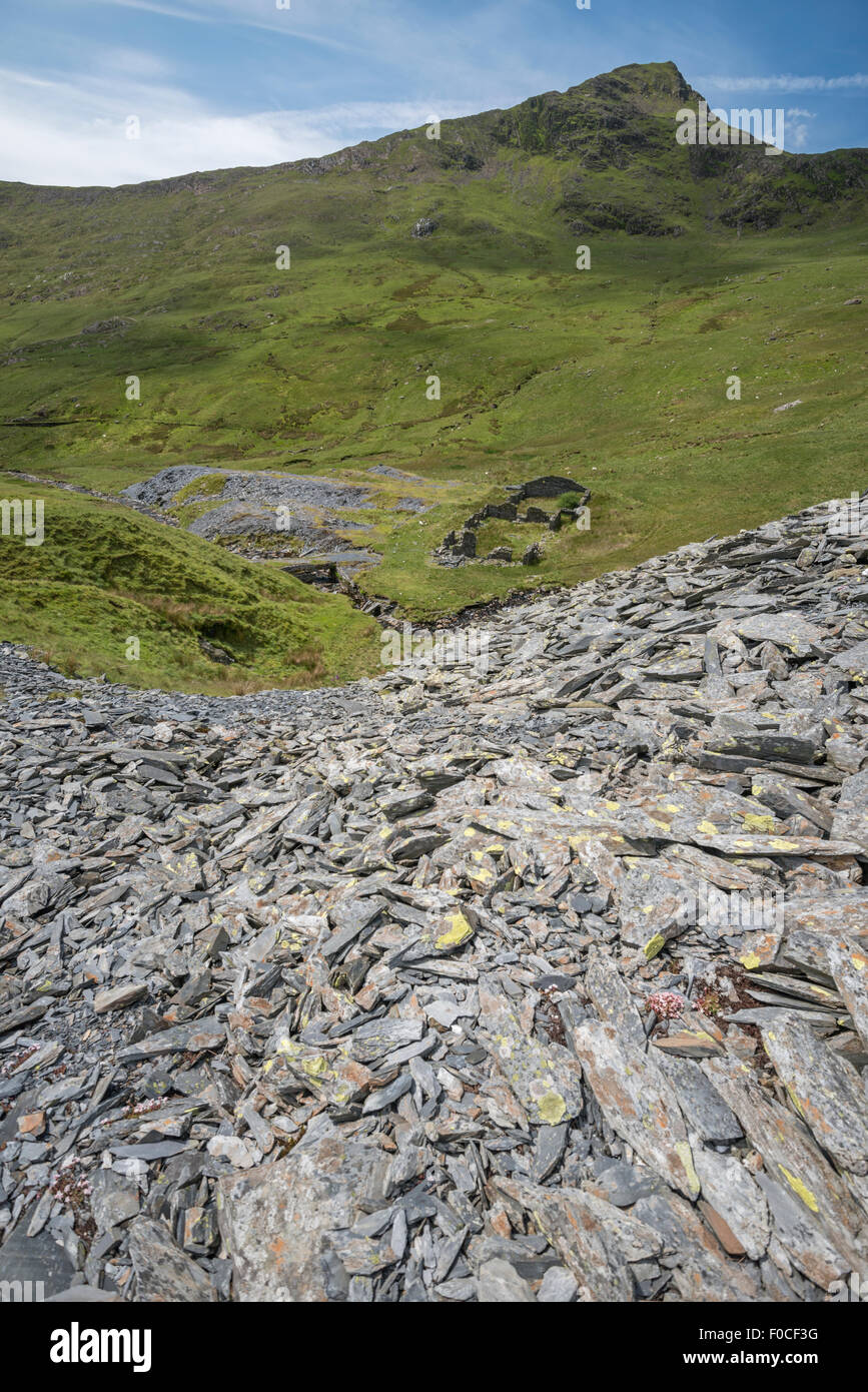 Bleibt Schieferbergwerk der alten, mit Beute Heap im Vordergrund. Snowdonia, Nord-Wales Stockfoto