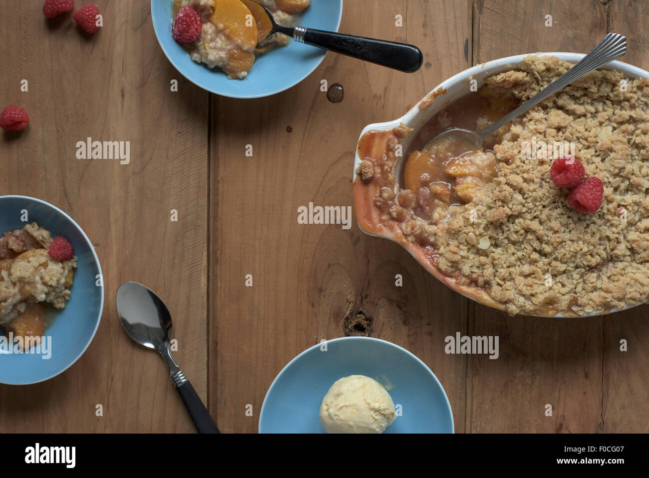 Pfirsich und Himbeere zerfallen Stockfoto