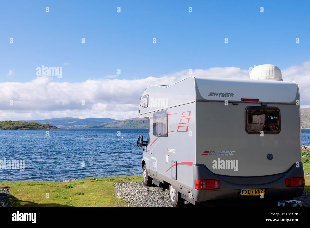 HYMER Motorhome in Campingplatz mit Blick auf Bucht und Sound of Mull. Craignure Isle of Mull Inneren Hebriden Western Isles Schottland, Vereinigtes Königreich Stockfoto