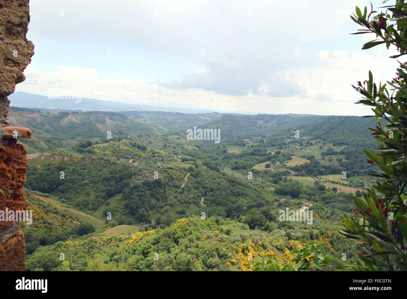 Grünes Tal im Zentrum von Italien Stockfoto