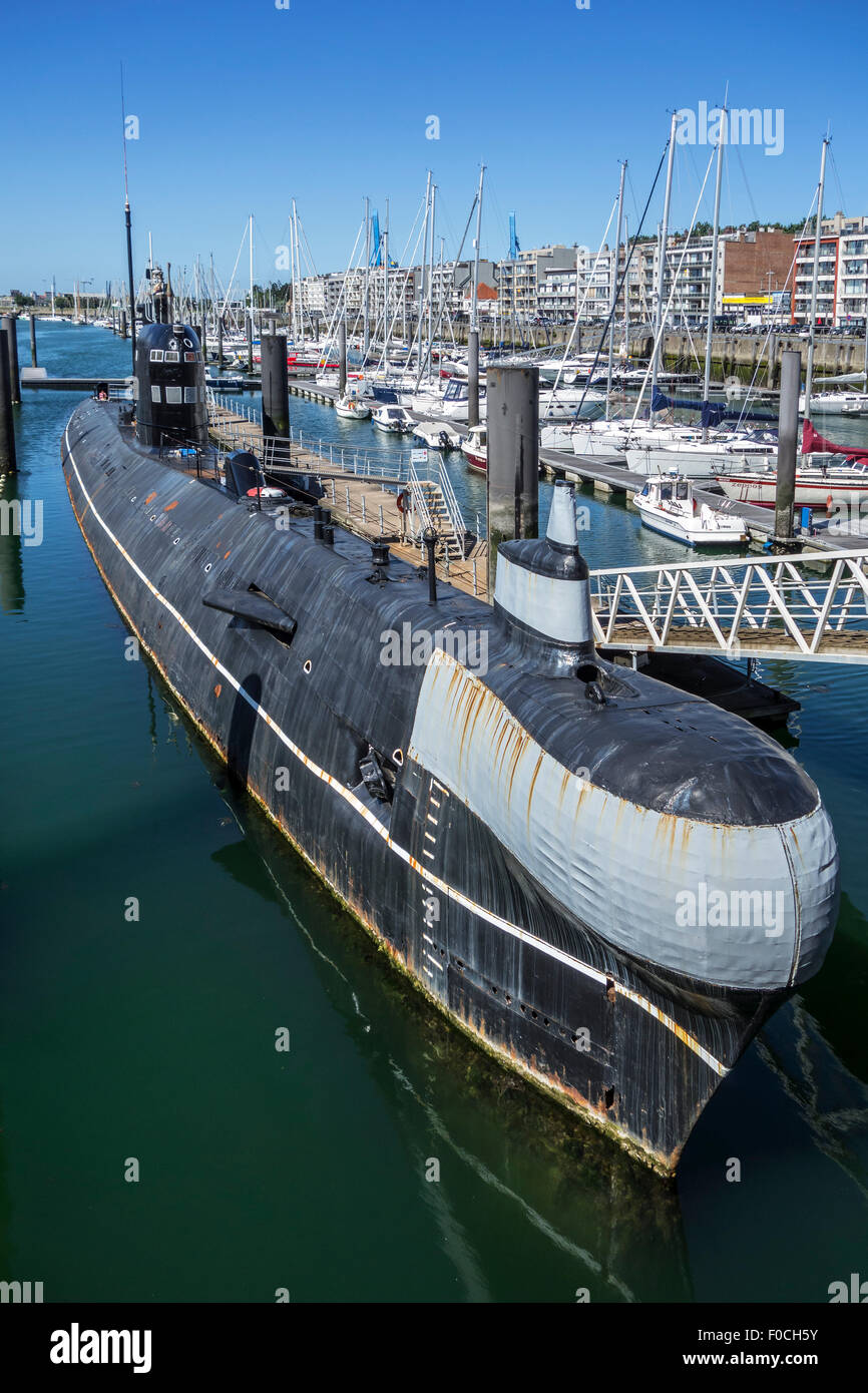 Russische Diesel-elektrische u-Boot B-143 / U-480 Foxtrott Typ 641 im Themenpark Seafront Maritime in Zeebrugge, Belgien Stockfoto